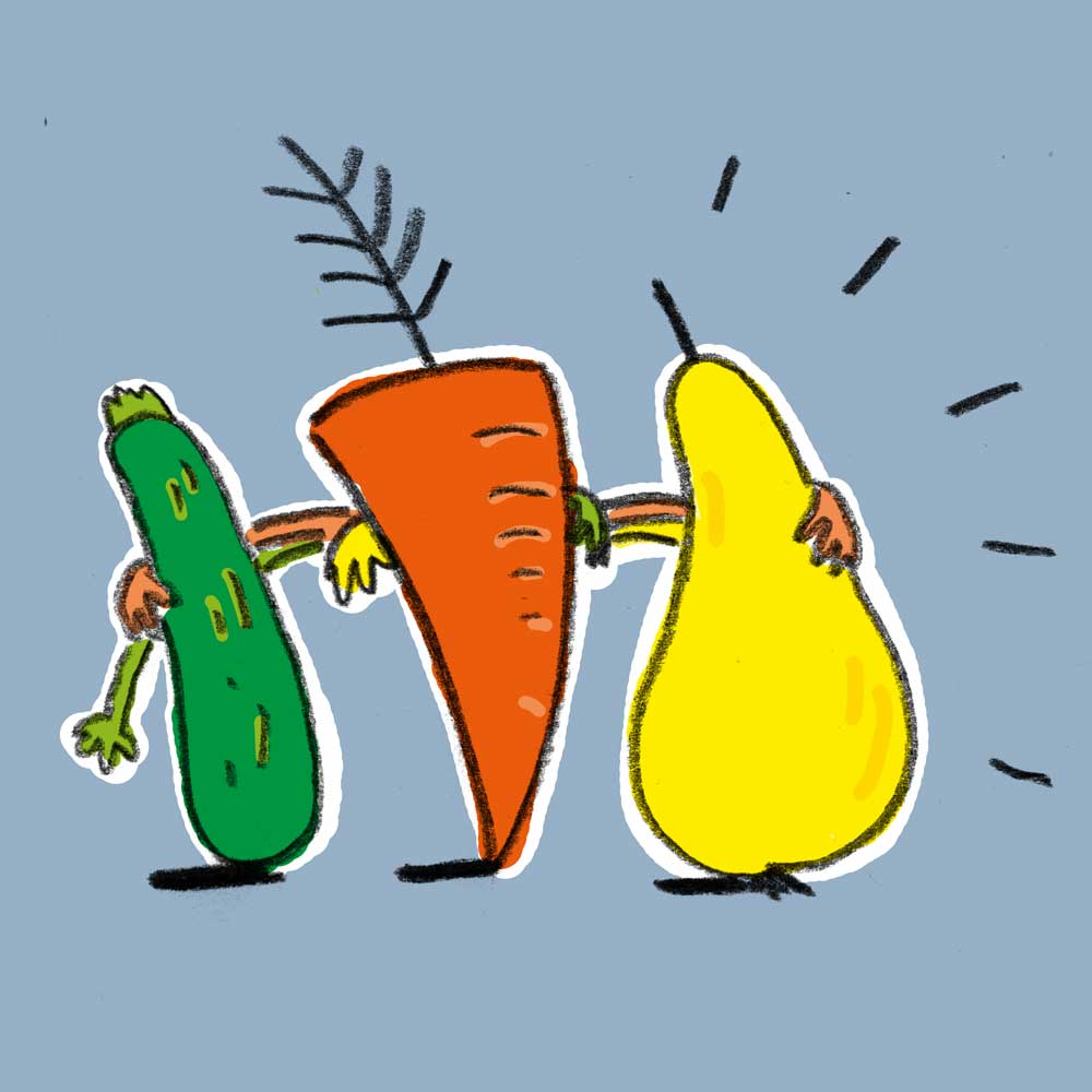 Zucchini, Karotte und Birne stehen Arm in Arm nebeneinander
